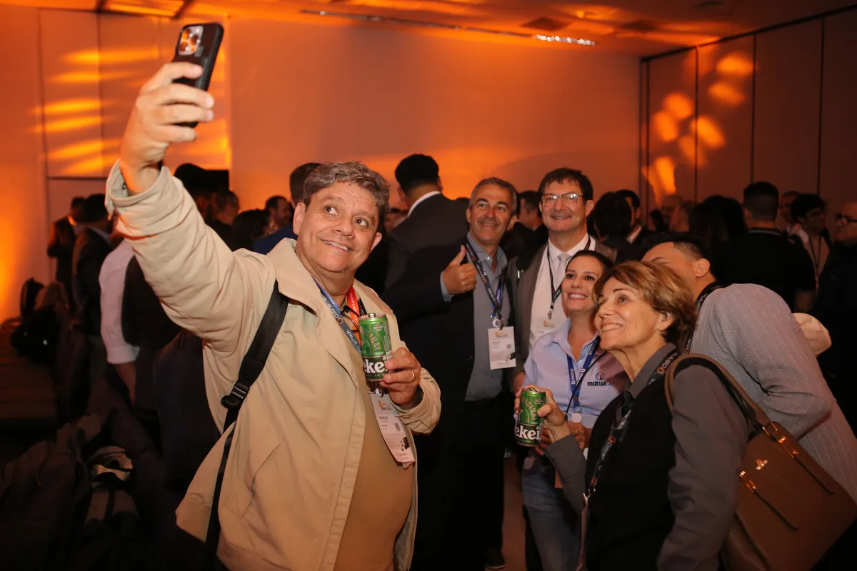 Confraternização entre participantes